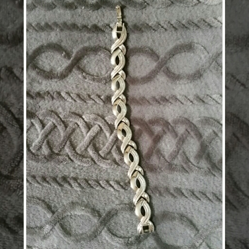 ❣Monet 1960's Beautiful Ventage Silver Bracelet